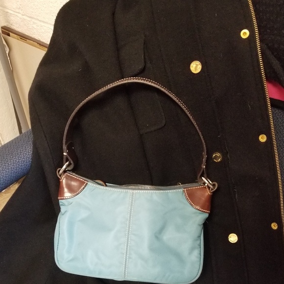 Dooney and Bourke nylon bag - Picture 1 of 8